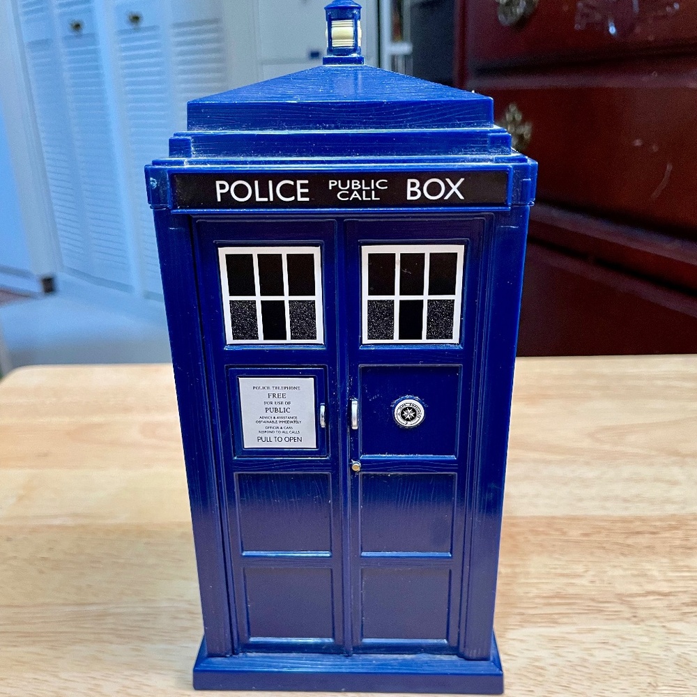 Dr. Who Yahtzee Game Police Box All Parts Like New